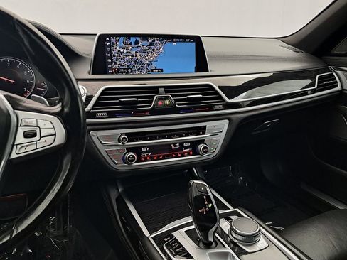 Used 2019 BMW 750i xDrive w/ M Sport Package image 16