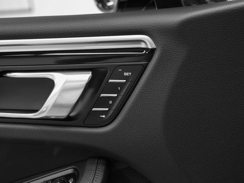 Certified 2023 Porsche Macan image 27