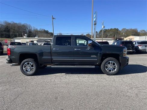 Used 2018 Chevrolet Silverado 2500 High Country image 2