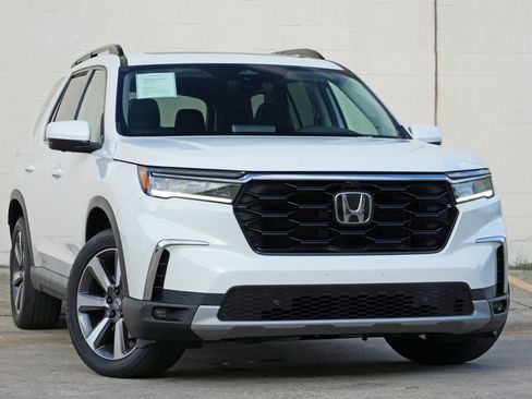 Used 2023 Honda Pilot Elite image 2