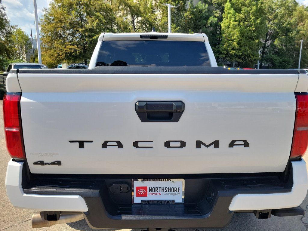 Used 2024 Toyota Tacoma TRD Sport AWD/4WD image 5