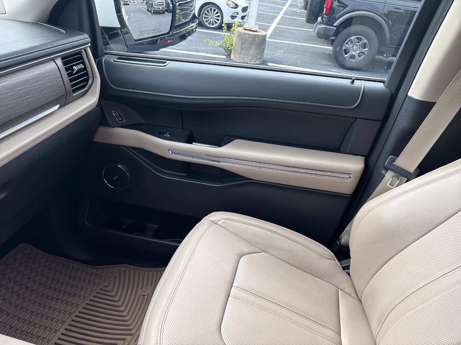 Used 2024 Ford Expedition Limited AWD/4WD image 21