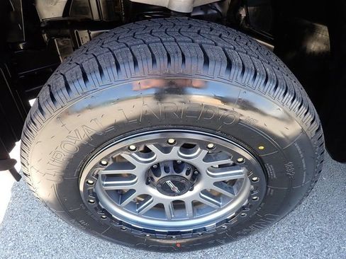 Used 2024 Nissan Titan SV image 12