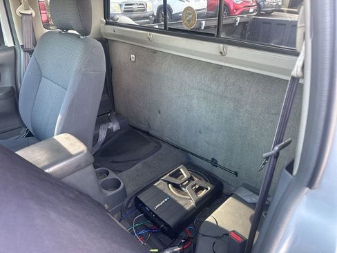 Used 2001 Nissan Frontier XE image 12