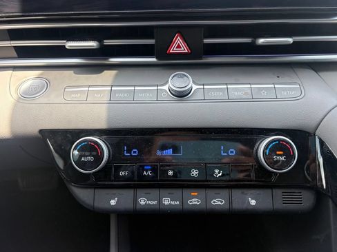 Used 2025 Hyundai Elantra SEL FWD image 22