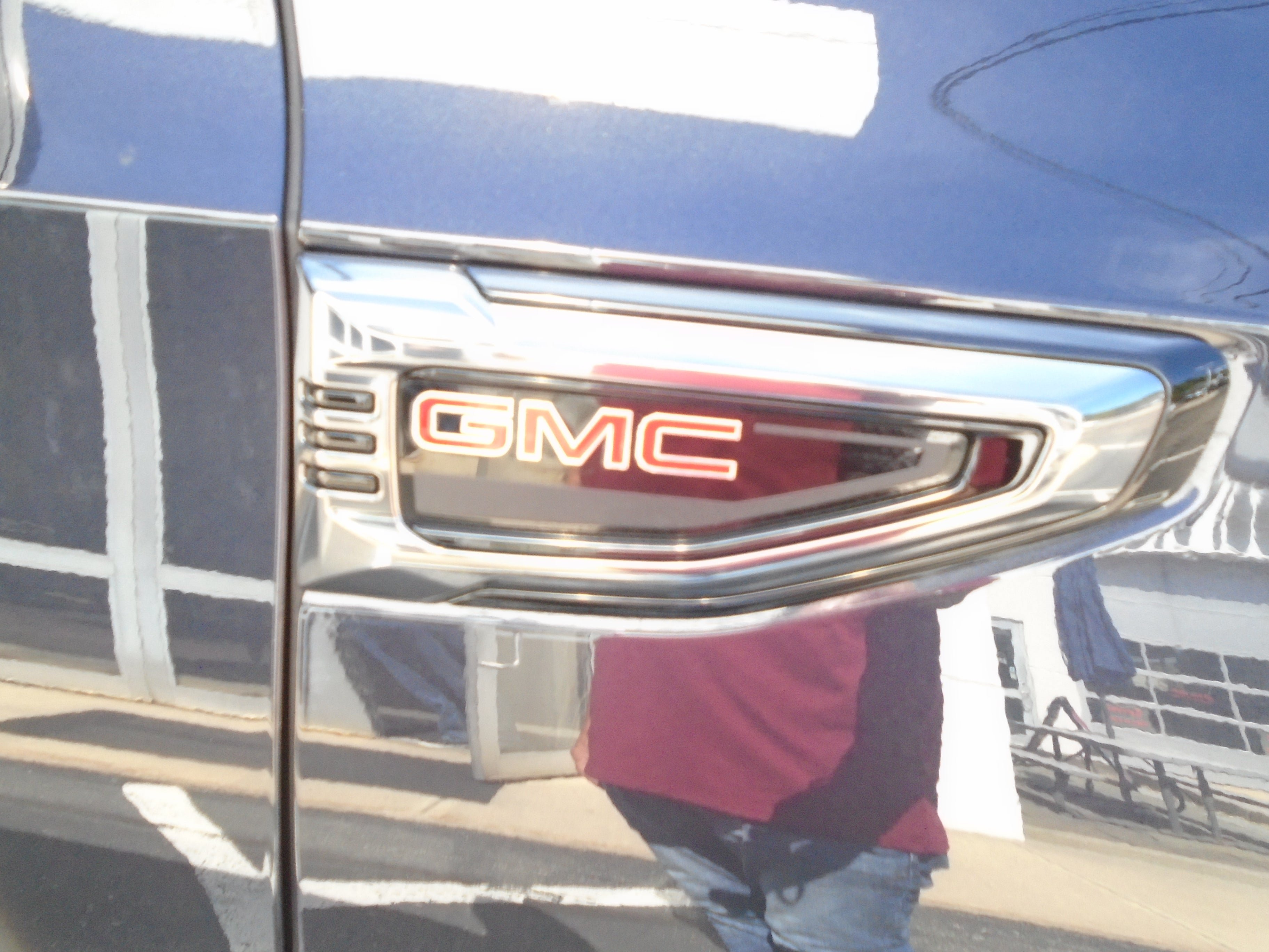Used 2025 GMC Yukon AT4 AWD/4WD image 23