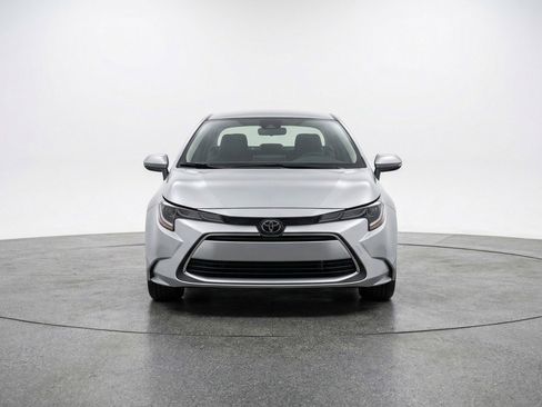 Used 2025 Toyota Corolla LE FWD image 2