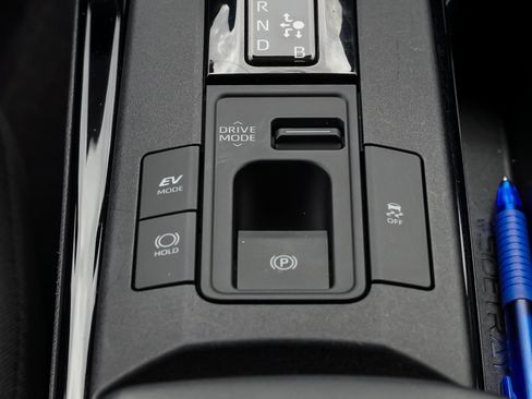 Certified 2025 Toyota Prius LE AWD/4WD image 37