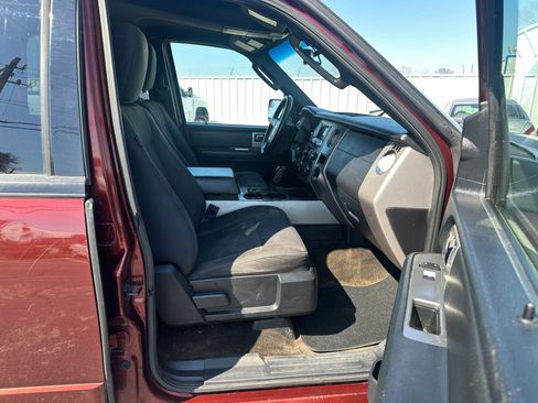 Used 2017 Ford Expedition XLT image 16