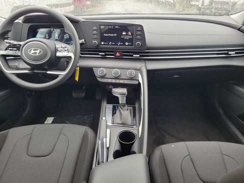 New 2026 Hyundai Elantra SE FWD image 9