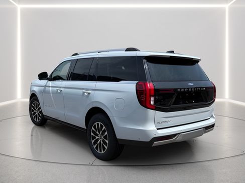 Used 2025 Ford Expedition Platinum AWD/4WD image 3