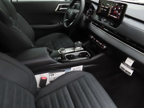 New 2026 Mitsubishi Outlander SE image 15