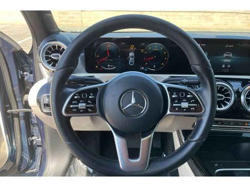 Used 2021 Mercedes-Benz A 220 image 33