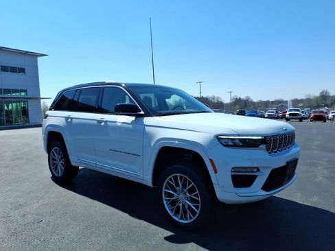 Used 2022 Jeep Grand Cherokee Summit w/ Adv Protech Group IV AWD/4WD image 7