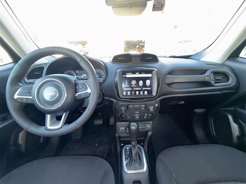 Used 2023 Jeep Renegade Latitude image 16