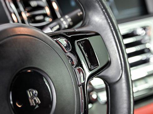 Used 2018 Rolls-Royce Wraith RWD image 23