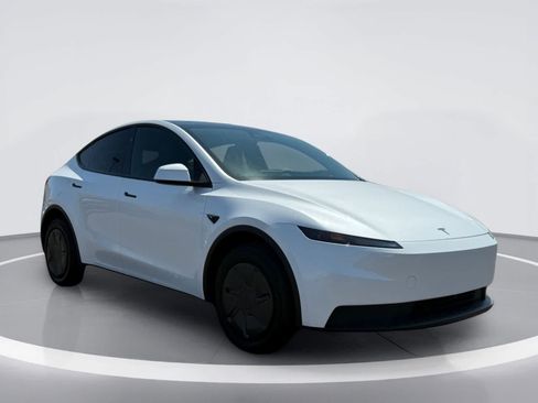 Used 2026 Tesla Model Y 2WD image 5