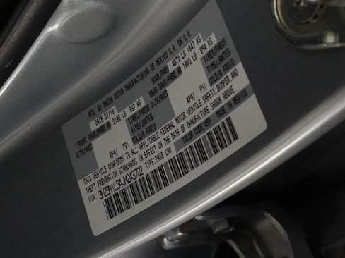 Used 2018 MAZDA MAZDA3 Touring FWD image 22