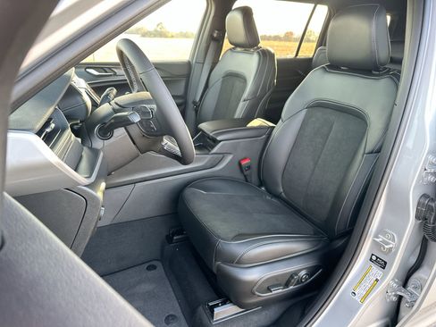 New 2025 Jeep Grand Cherokee L Altitude image 11