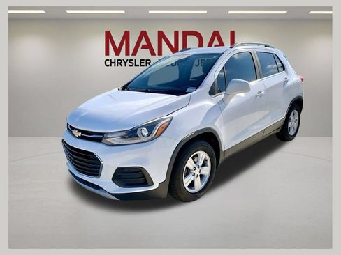 Used 2019 Chevrolet Trax LT FWD image 1