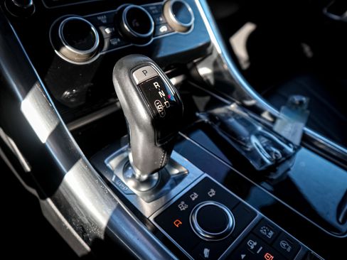 Used 2017 Land Rover Range Rover Sport HSE image 25
