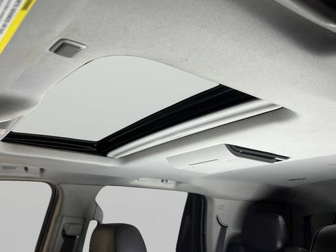 Used 2015 Cadillac Escalade Premium image 32