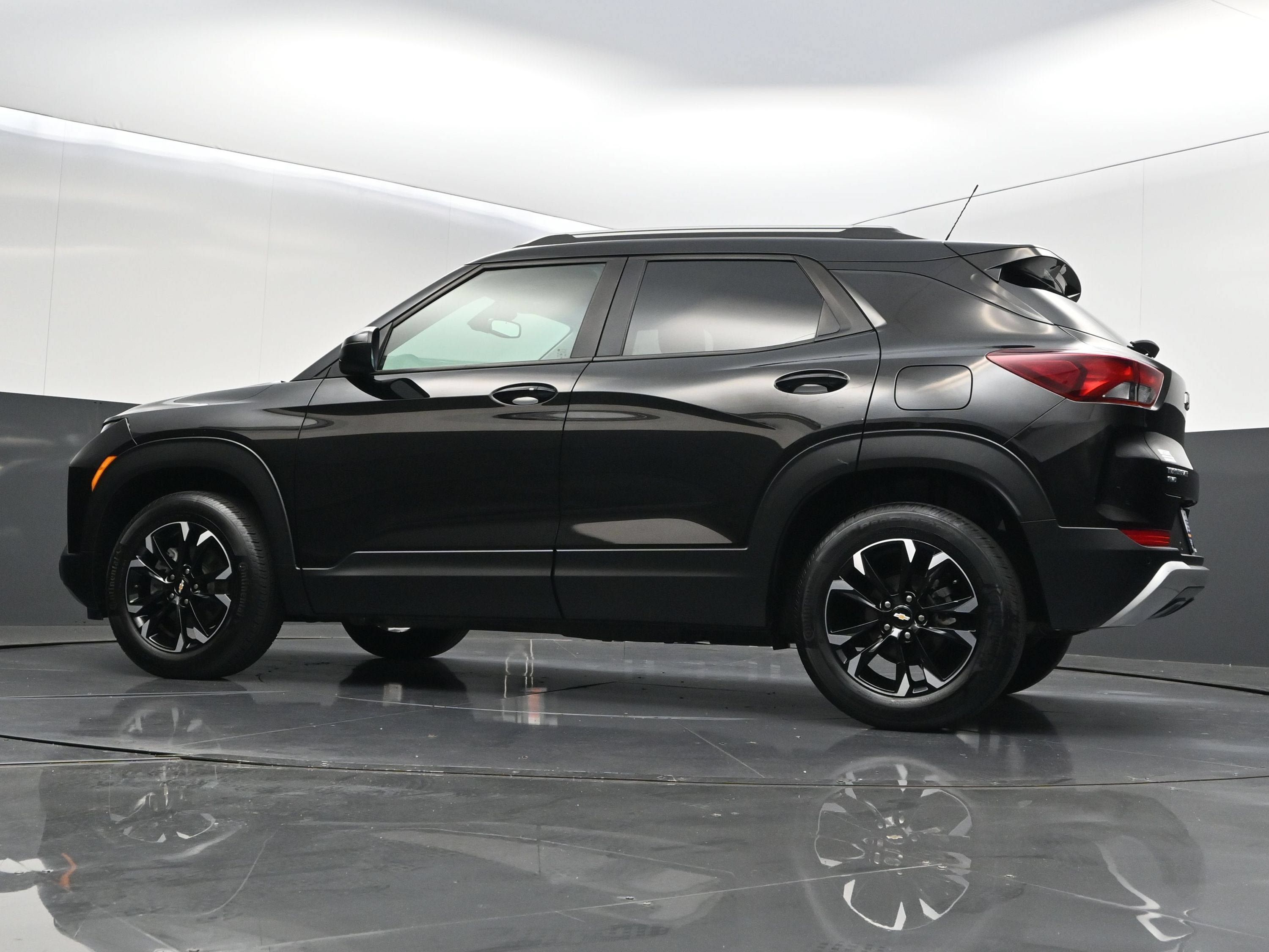 Certified 2021 Chevrolet TrailBlazer LT w/ Premium Seating Package AWD/4WD image 40