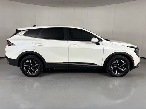 Used 2024 Kia Sportage LX AWD/4WD image 9
