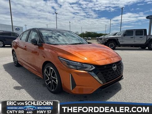 Used 2025 Nissan Sentra SR w/ SR Premium Package FWD image 1