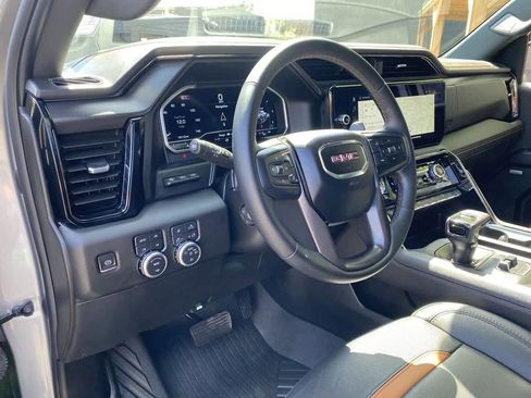 Used 2024 GMC Sierra 1500 AT4 w/ Technology Package AWD/4WD image 2