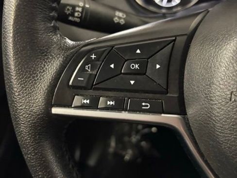 Used 2020 Nissan Rogue SV AWD/4WD image 16