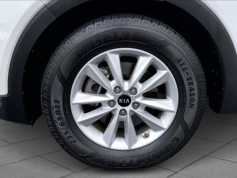 Used 2020 Kia Sorento LX V6 image 10