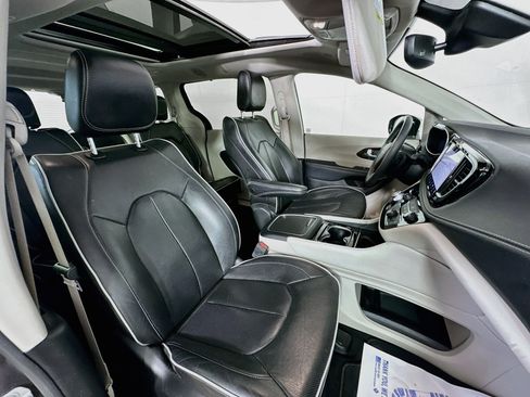 Used 2023 Chrysler Pacifica Limited FWD image 29