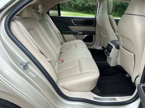 Used 2017 Lincoln Continental Reserve w/ Climate Package image 32