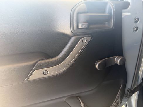 Used 2015 Jeep Wrangler Sport AWD/4WD image 9