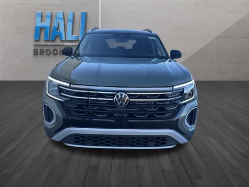 New 2026 Volkswagen Atlas Peak Edition image 2