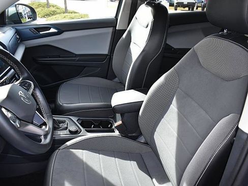 Used 2022 Volkswagen Taos SE image 10