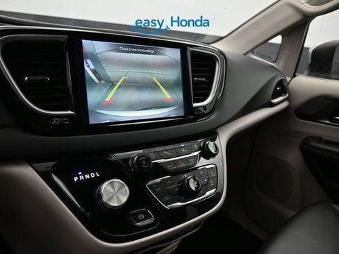 Used 2023 Chrysler Pacifica Touring-L FWD image 12