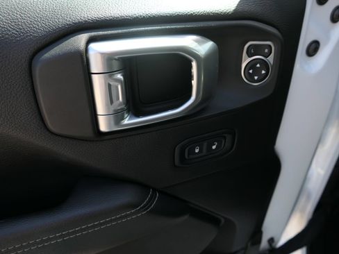 Used 2023 Jeep Wrangler Unlimited Sahara w/ LED Lighting Group AWD/4WD image 13