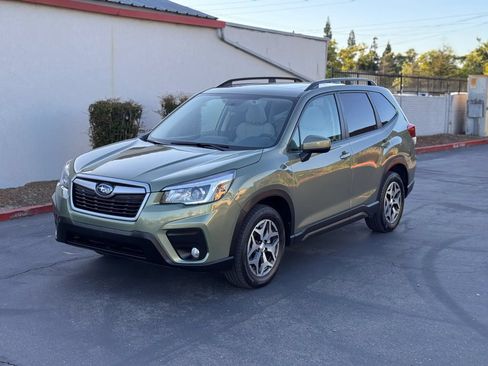 Used 2019 Subaru Forester Premium AWD/4WD image 2