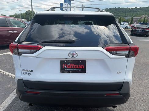 Used 2020 Toyota RAV4 LE FWD image 6