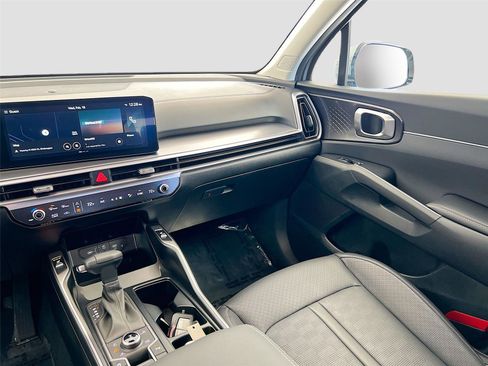 Used 2025 Kia Sorento S image 33