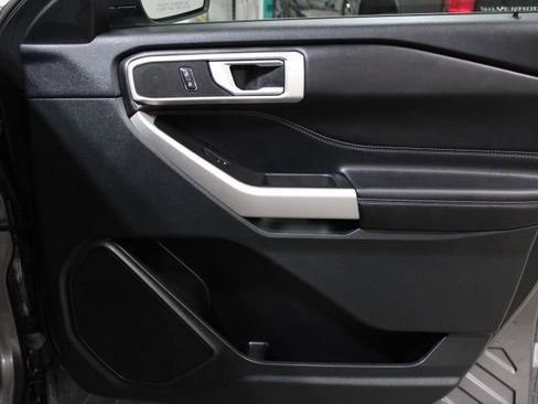 Used 2023 Ford Explorer XLT image 22