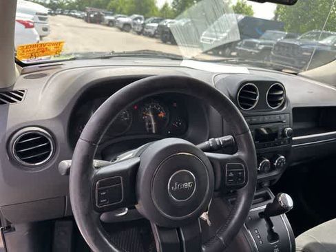 Used 2014 Jeep Patriot Latitude w/ Sun/Sound Group FWD image 7