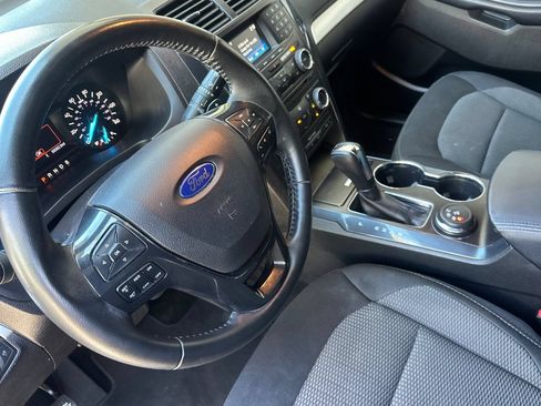 Used 2017 Ford Explorer XLT AWD/4WD image 10