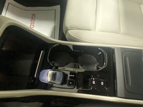 Used 2025 Volvo XC40 B5 Plus w/ Protection Package Premier image 26