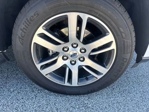 Used 2024 Ford Expedition Limited RWD image 9