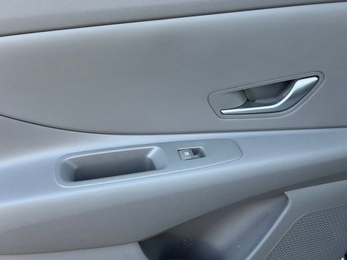 Certified 2025 Hyundai Elantra SE w/ Cargo Package image 9