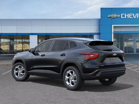 New 2026 Chevrolet Trax LS w/ LS Convenience Package FWD image 3