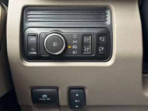 New 2026 Ford F250 Platinum w/ Platinum Plus Package image 40
